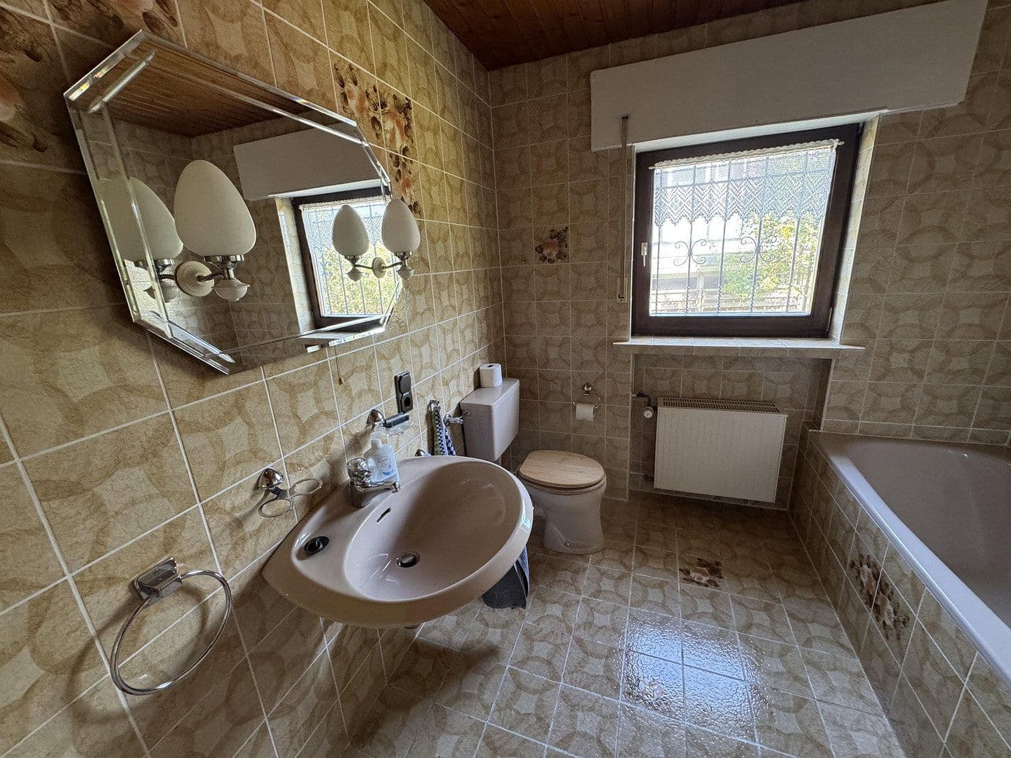 Prodej domu 169 m², pozemek 1.006 m², Waldbröl, Severní Porýní-Vestfálsko Prodej domu 169 m², pozemek 1.006 m², Waldbröl, Severní Porýní-Vestfálsko