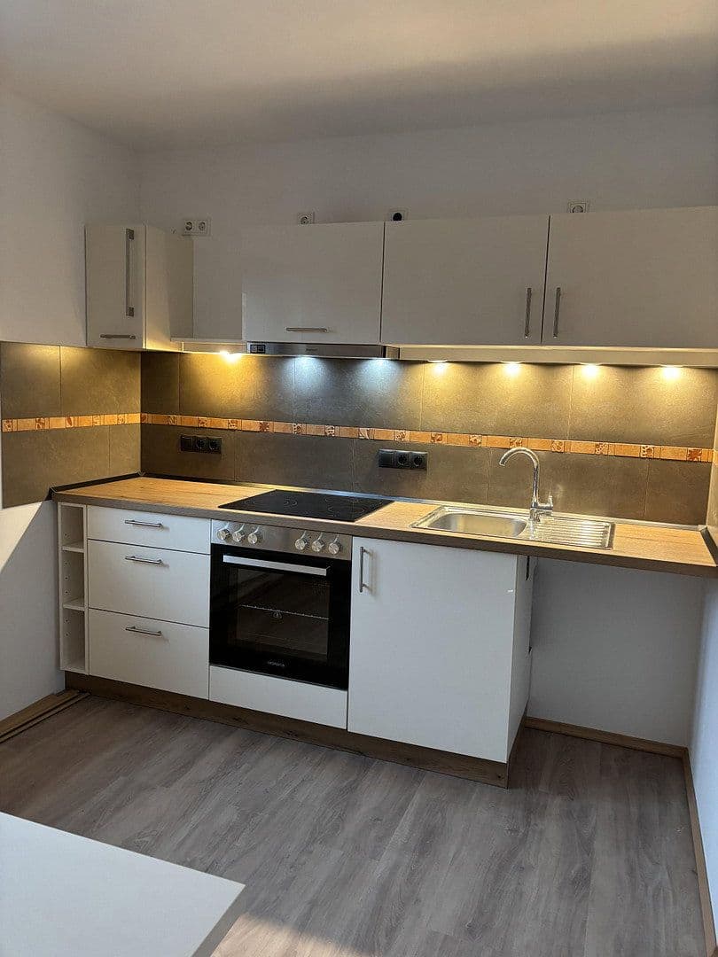 Pronájem bytu 2+1 85 m², Kaiserslautern, Porýní-Falc Pronájem bytu 2+1 85 m², Kaiserslautern, Porýní-Falc