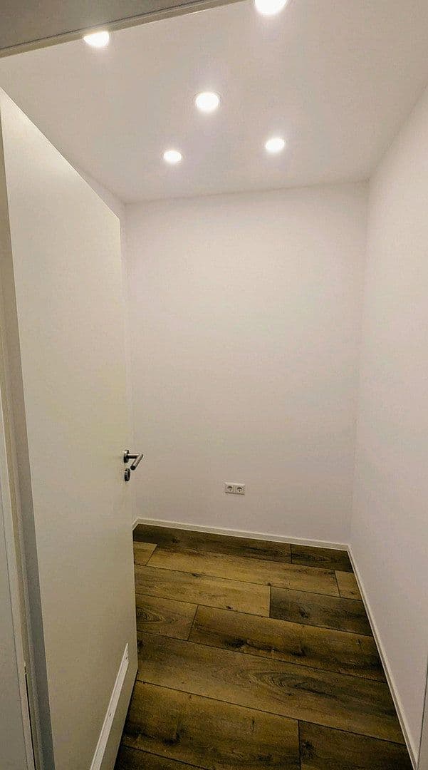 Pronájem bytu 4+1 82 m², Mannheim, Bádensko-Württembersko Pronájem bytu 4+1 82 m², Mannheim, Bádensko-Württembersko