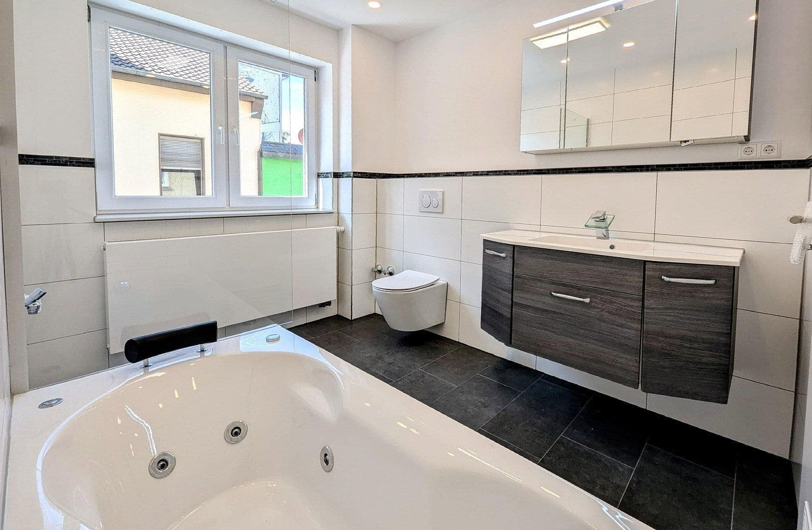 Pronájem bytu 4+1 82 m², Mannheim, Bádensko-Württembersko Pronájem bytu 4+1 82 m², Mannheim, Bádensko-Württembersko