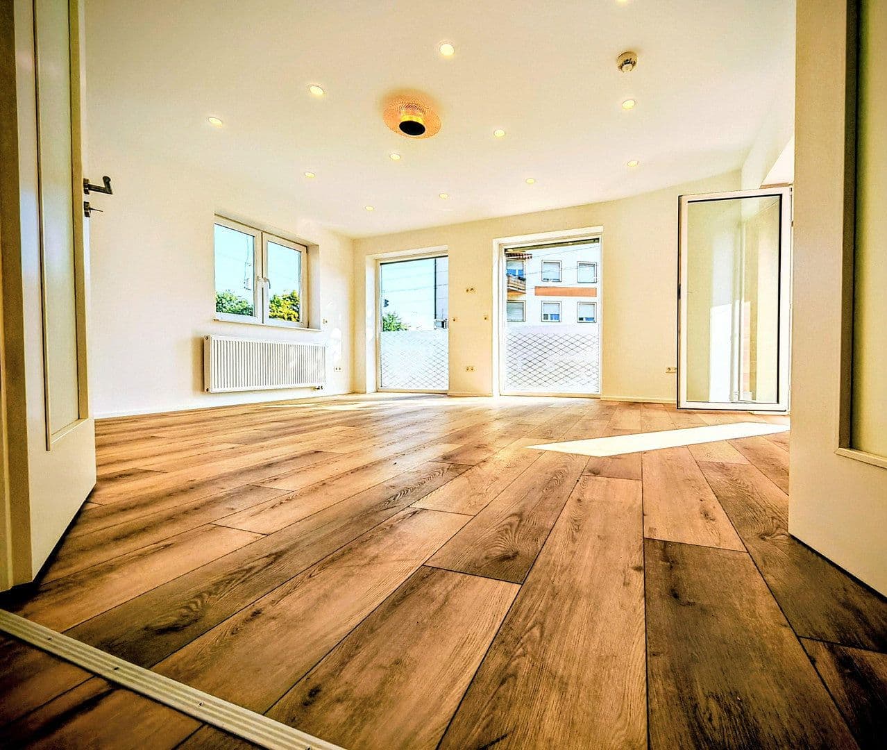 Pronájem bytu 4+1 82 m², Mannheim, Bádensko-Württembersko Pronájem bytu 4+1 82 m², Mannheim, Bádensko-Württembersko