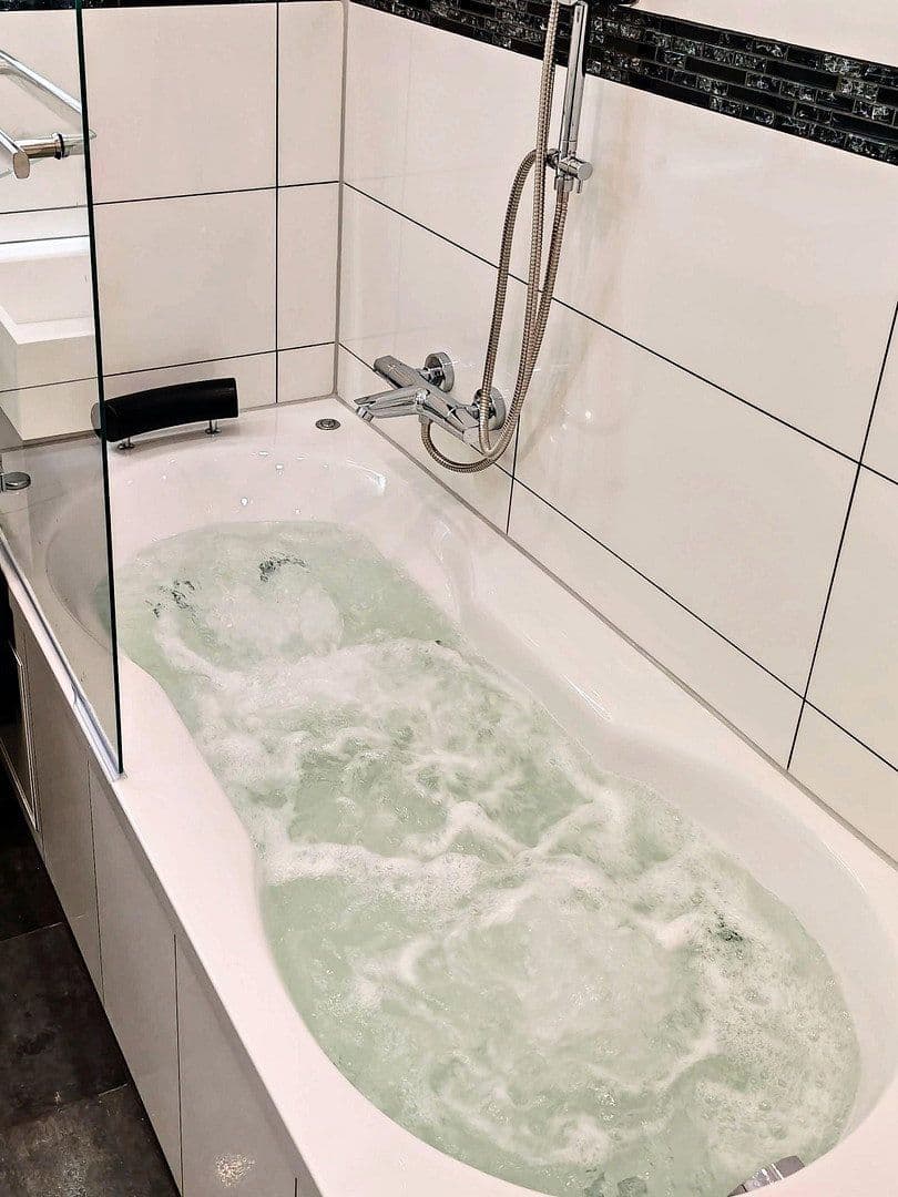 Pronájem bytu 4+1 82 m², Mannheim, Bádensko-Württembersko Pronájem bytu 4+1 82 m², Mannheim, Bádensko-Württembersko