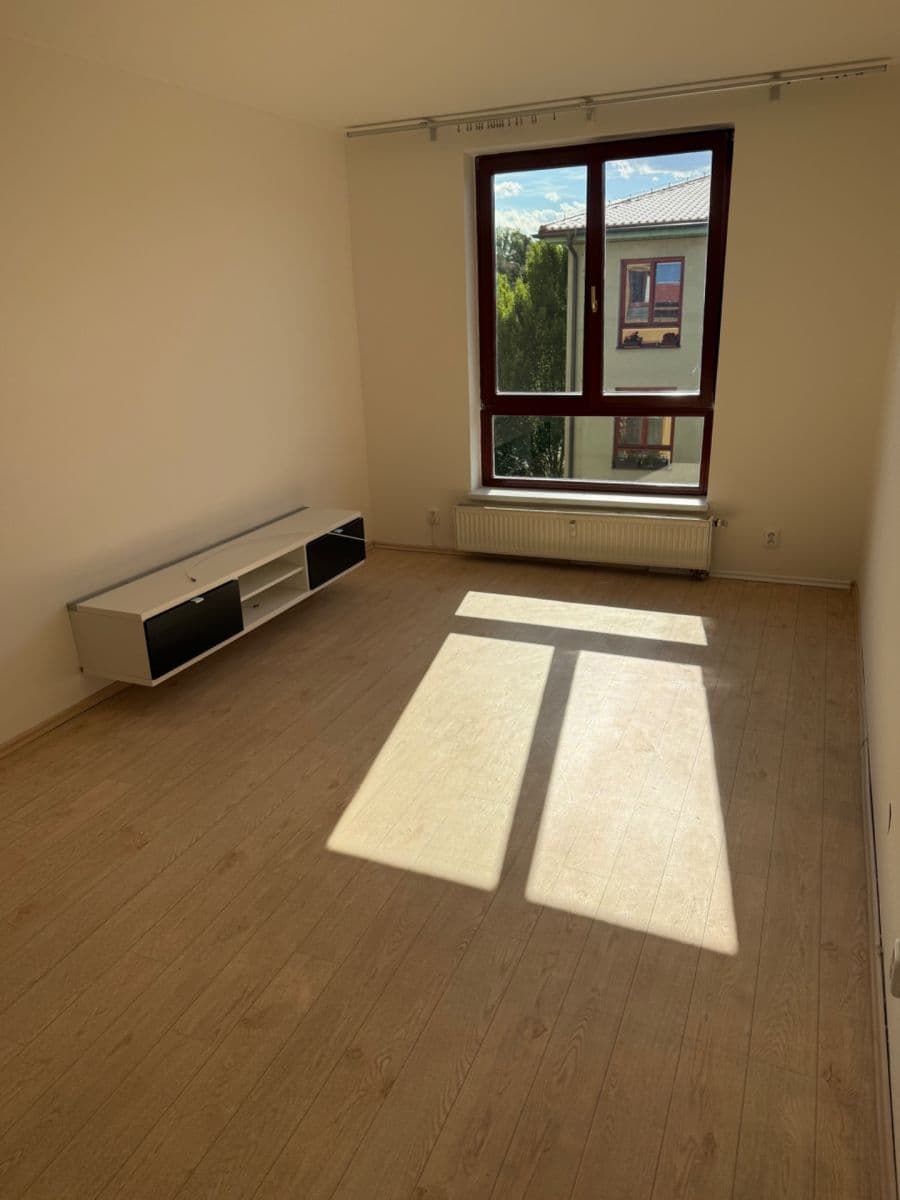 Pronájem bytu 2+kk 44 m², Zimní, Hostivice, Středočeský kraj Pronájem bytu 2+kk 44 m², Zimní, Hostivice, Středočeský kraj