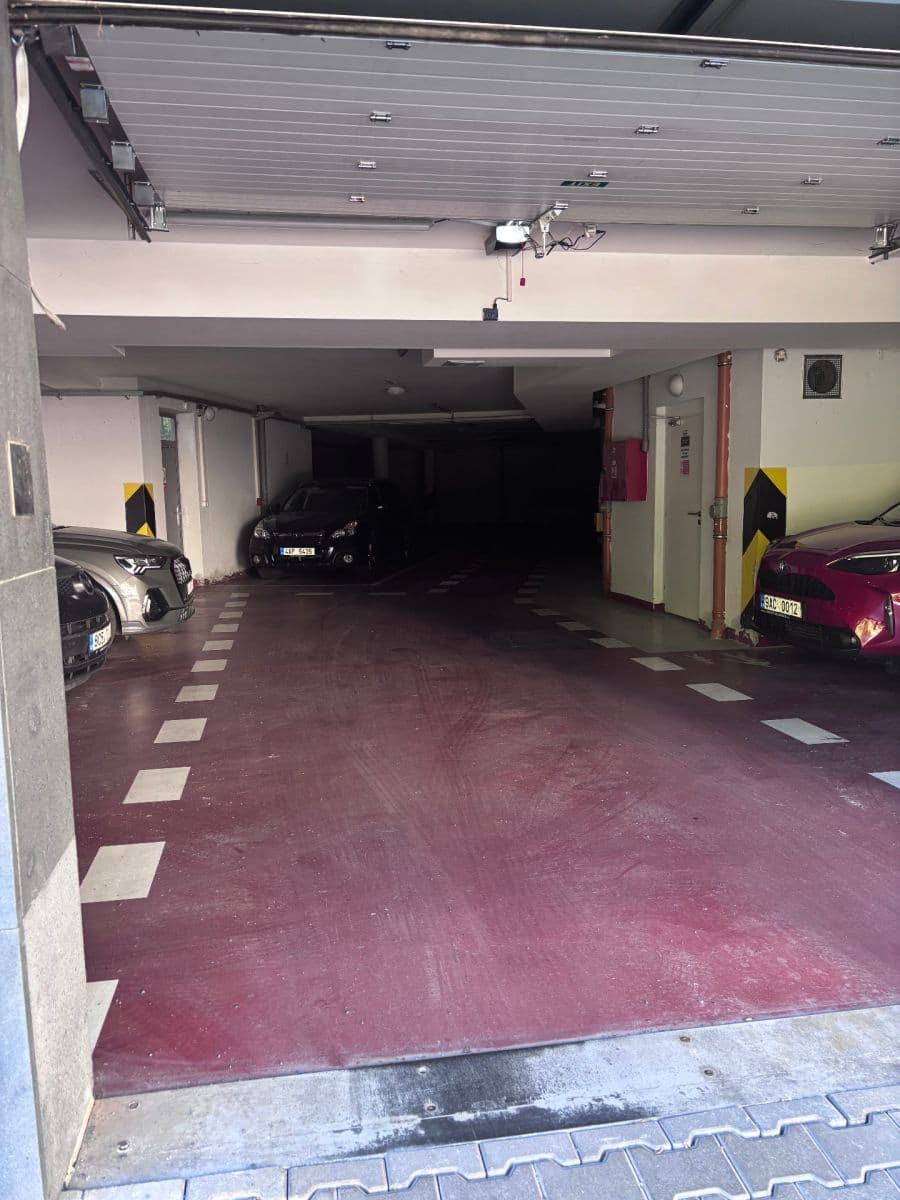 Pronájem garáže 14 m², Na Rozdílu, Praha, Praha Pronájem garáže 14 m², Na Rozdílu, Praha, Praha
