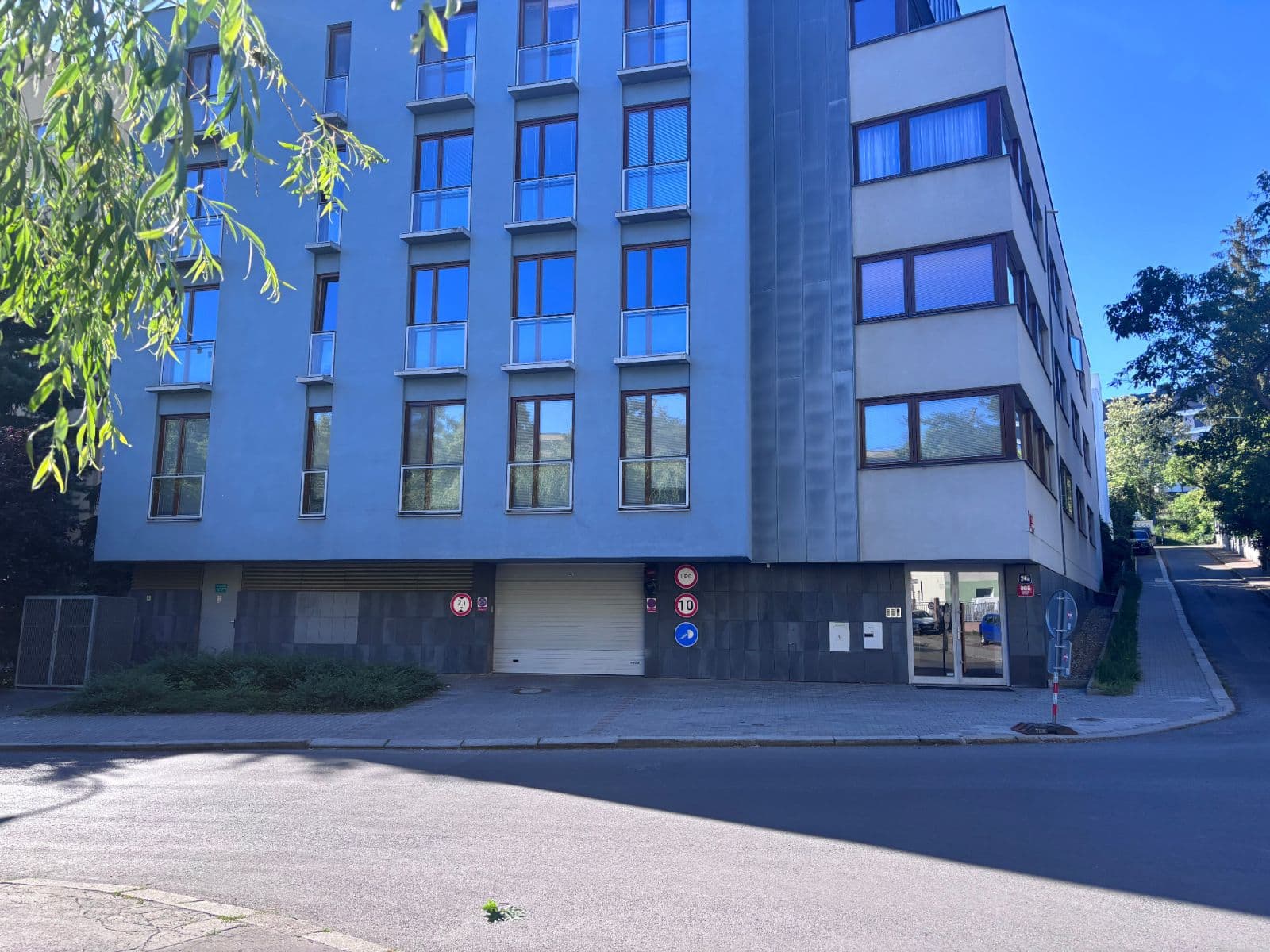 Pronájem garáže 14 m², Na Rozdílu, Praha, Praha Pronájem garáže 14 m², Na Rozdílu, Praha, Praha