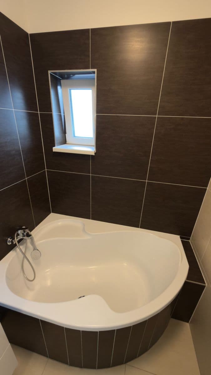 Pronájem bytu 1+kk 44 m², Podkomorská, Ostrovačice, Jihomoravský kraj Pronájem bytu 1+kk 44 m², Podkomorská, Ostrovačice, Jihomoravský kraj