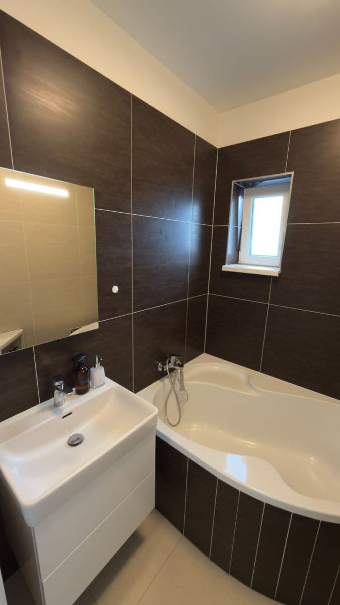 Pronájem bytu 1+kk 44 m², Podkomorská, Ostrovačice, Jihomoravský kraj Pronájem bytu 1+kk 44 m², Podkomorská, Ostrovačice, Jihomoravský kraj