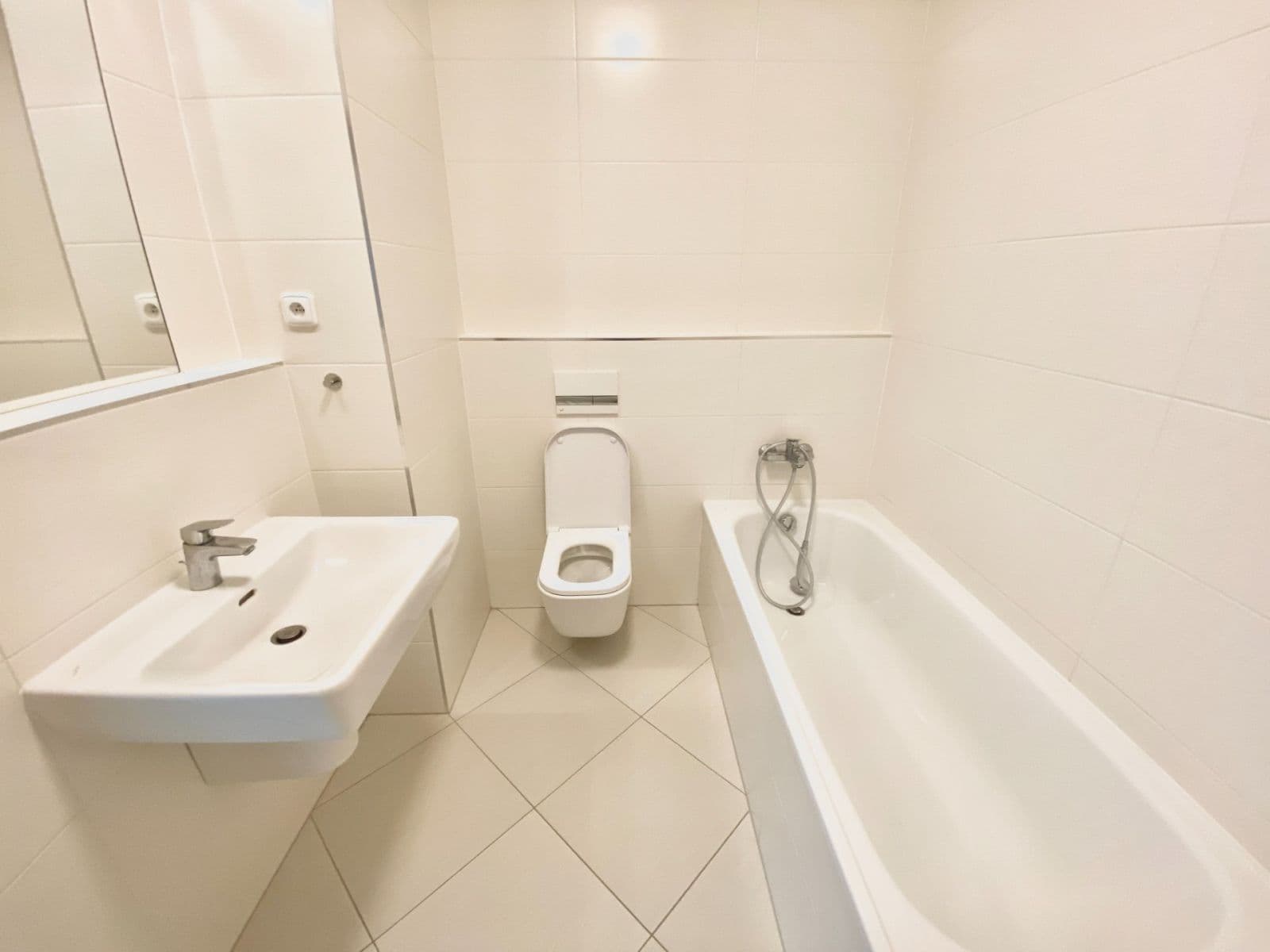 Pronájem bytu 1+kk 54 m², Honzíkova, Praha, Praha Pronájem bytu 1+kk 54 m², Honzíkova, Praha, Praha