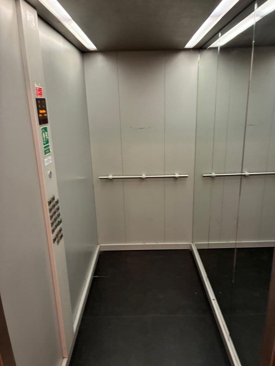 Pronájem bytu 1+kk 37 m², Mattioliho, Praha, Praha Pronájem bytu 1+kk 37 m², Mattioliho, Praha, Praha