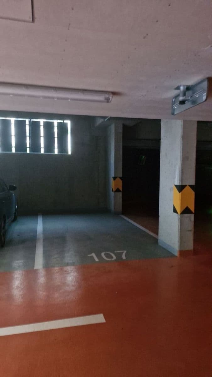Pronájem garáže 12 m², Hugo Haase, Praha, Praha Pronájem garáže 12 m², Hugo Haase, Praha, Praha