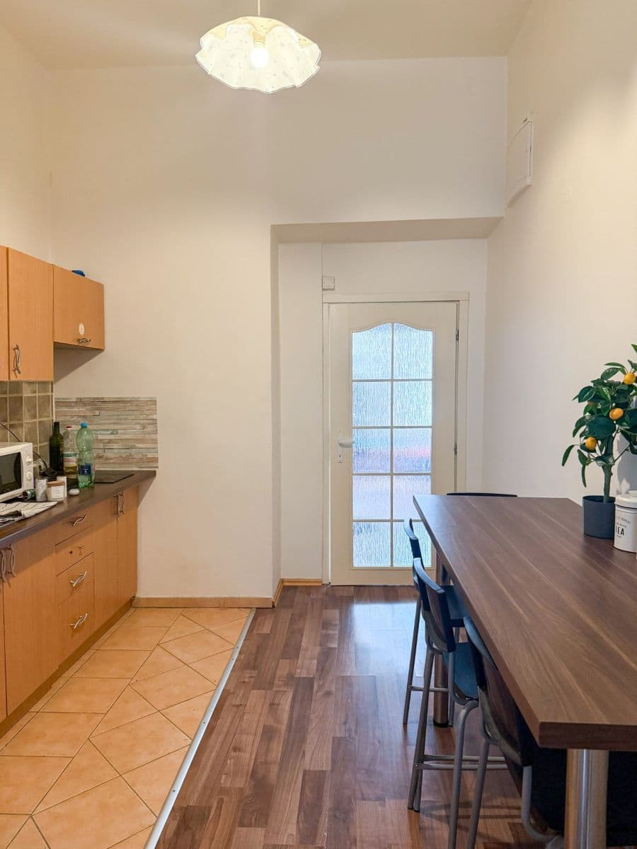 Pronájem bytu 1+1 42 m², Husitská, Praha, Praha Pronájem bytu 1+1 42 m², Husitská, Praha, Praha