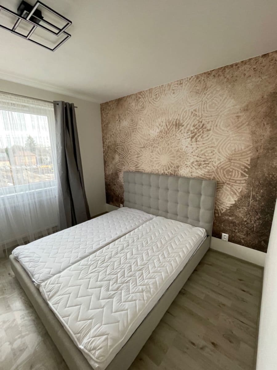Pronájem bytu 2+kk 56 m², V Hliníkách, Chrudim, Pardubický kraj Pronájem bytu 2+kk 56 m², V Hliníkách, Chrudim, Pardubický kraj