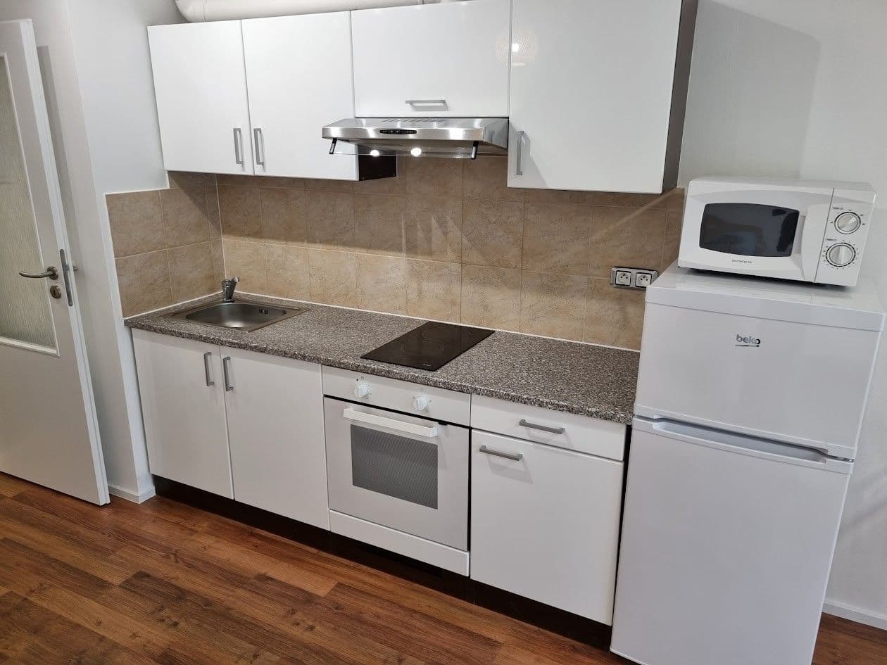 Pronájem bytu 1+kk 38 m², Babická, Praha, Praha Pronájem bytu 1+kk 38 m², Babická, Praha, Praha