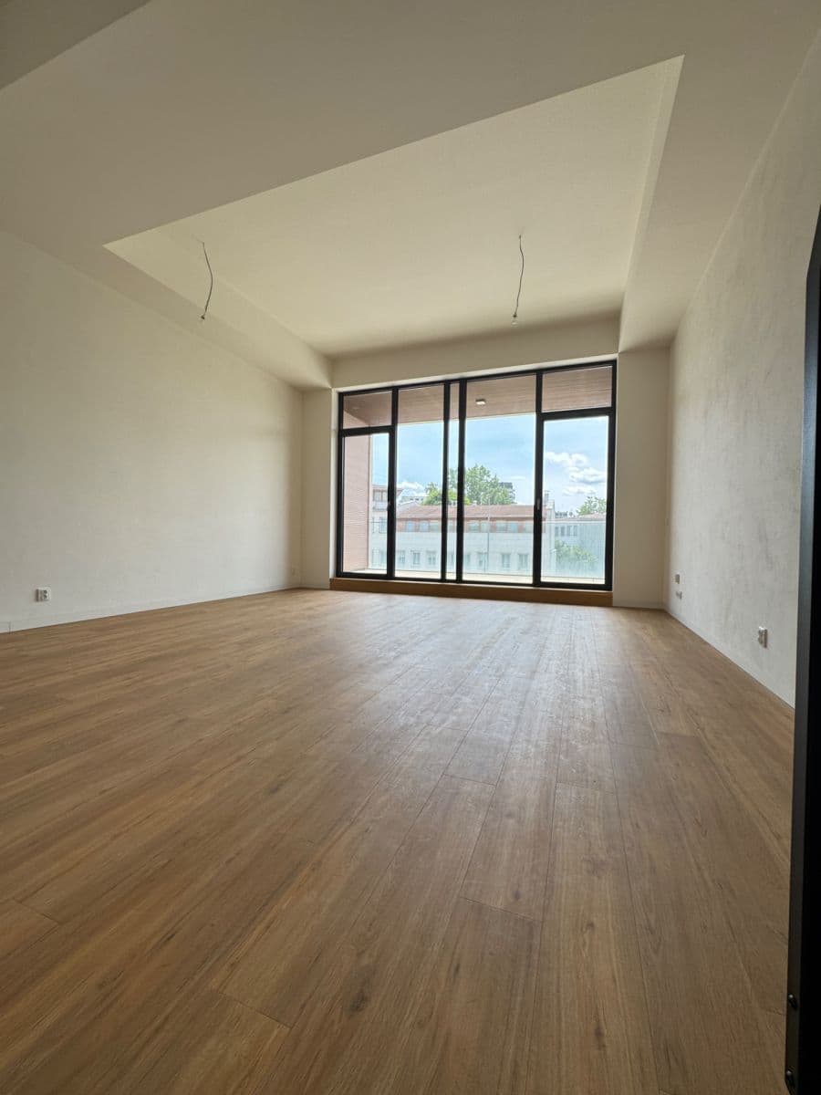 Pronájem bytu 1+kk 50 m², Malešická, Praha, Praha Pronájem bytu 1+kk 50 m², Malešická, Praha, Praha