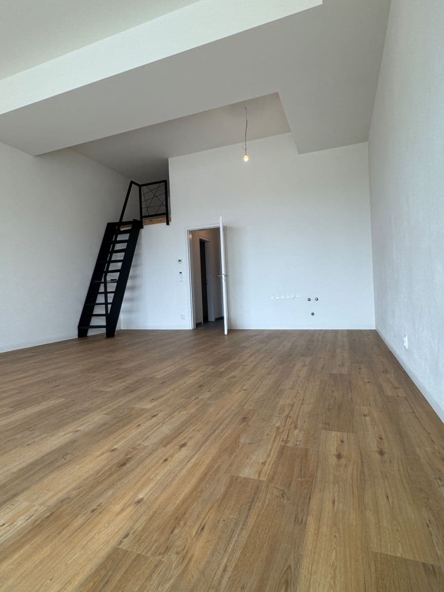Pronájem bytu 1+kk 50 m², Malešická, Praha, Praha Pronájem bytu 1+kk 50 m², Malešická, Praha, Praha