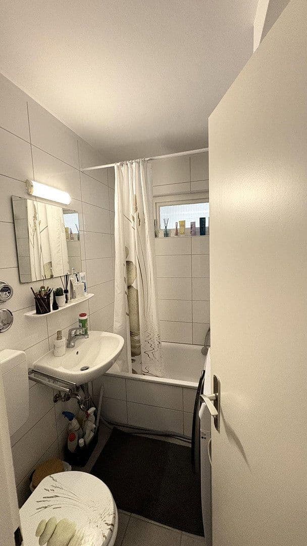 Pronájem bytu 1+1 30 m², Moosacher Straße 5, München, Bavorsko Pronájem bytu 1+1 30 m², Moosacher Straße 5, München, Bavorsko