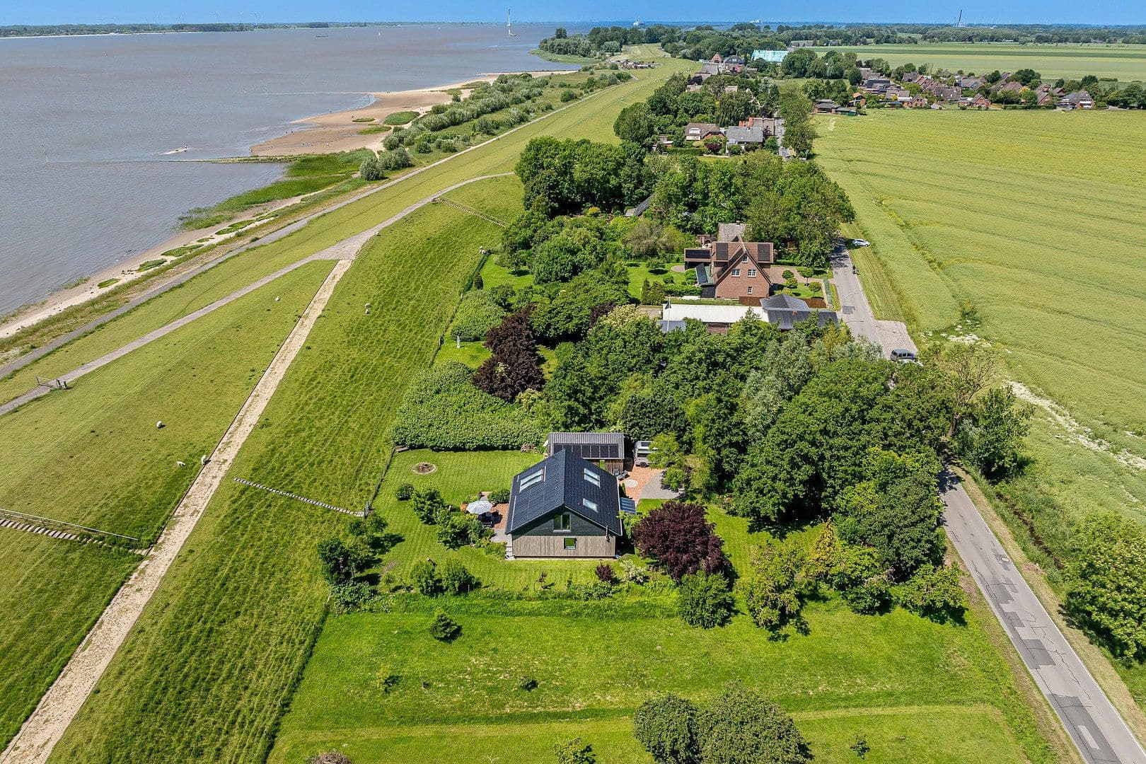 Prodej domu 130 m², pozemek 2.722 m², Kollmar, Šlesvicko-Holštýnsko Prodej domu 130 m², pozemek 2.722 m², Kollmar, Šlesvicko-Holštýnsko