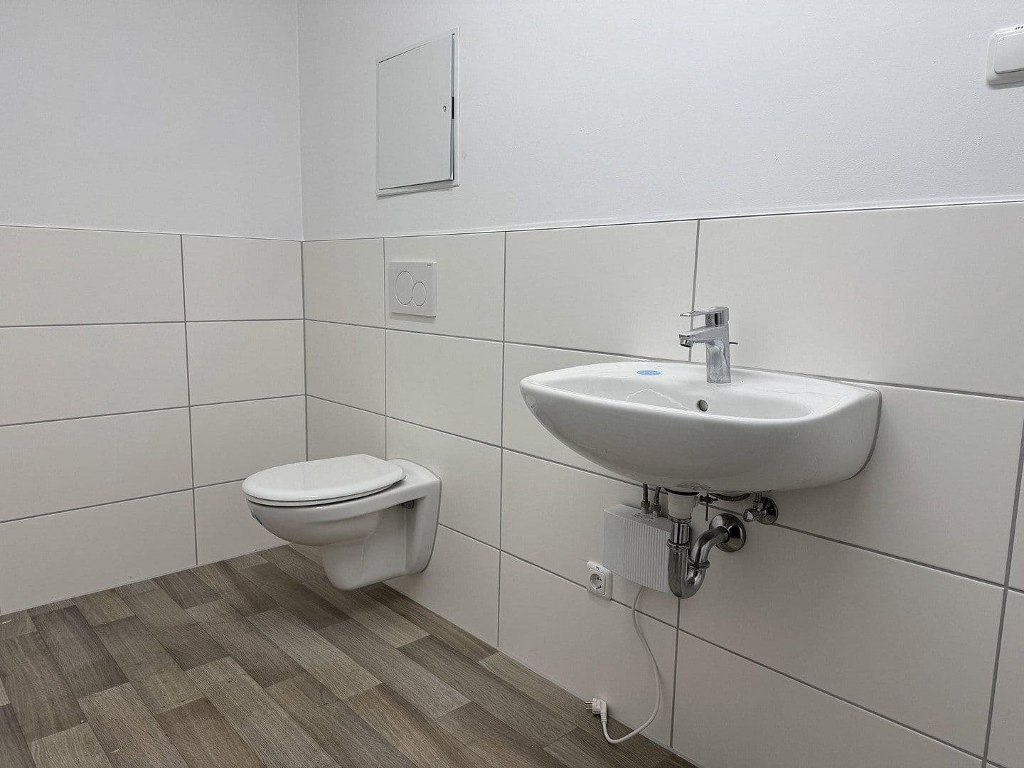 Pronájem nebytového prostoru 399 m², Dohna, Sasko Pronájem nebytového prostoru 399 m², Dohna, Sasko