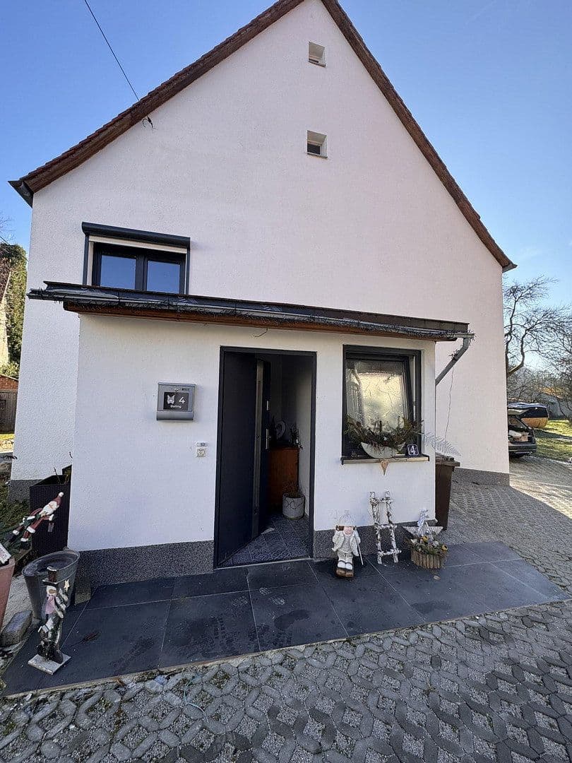 Prodej domu 139 m², pozemek 916 m², Wappeltshofen 4, Altdorf bei Nürnberg, Bavorsko Prodej domu 139 m², pozemek 916 m², Wappeltshofen 4, Altdorf bei Nürnberg, Bavorsko