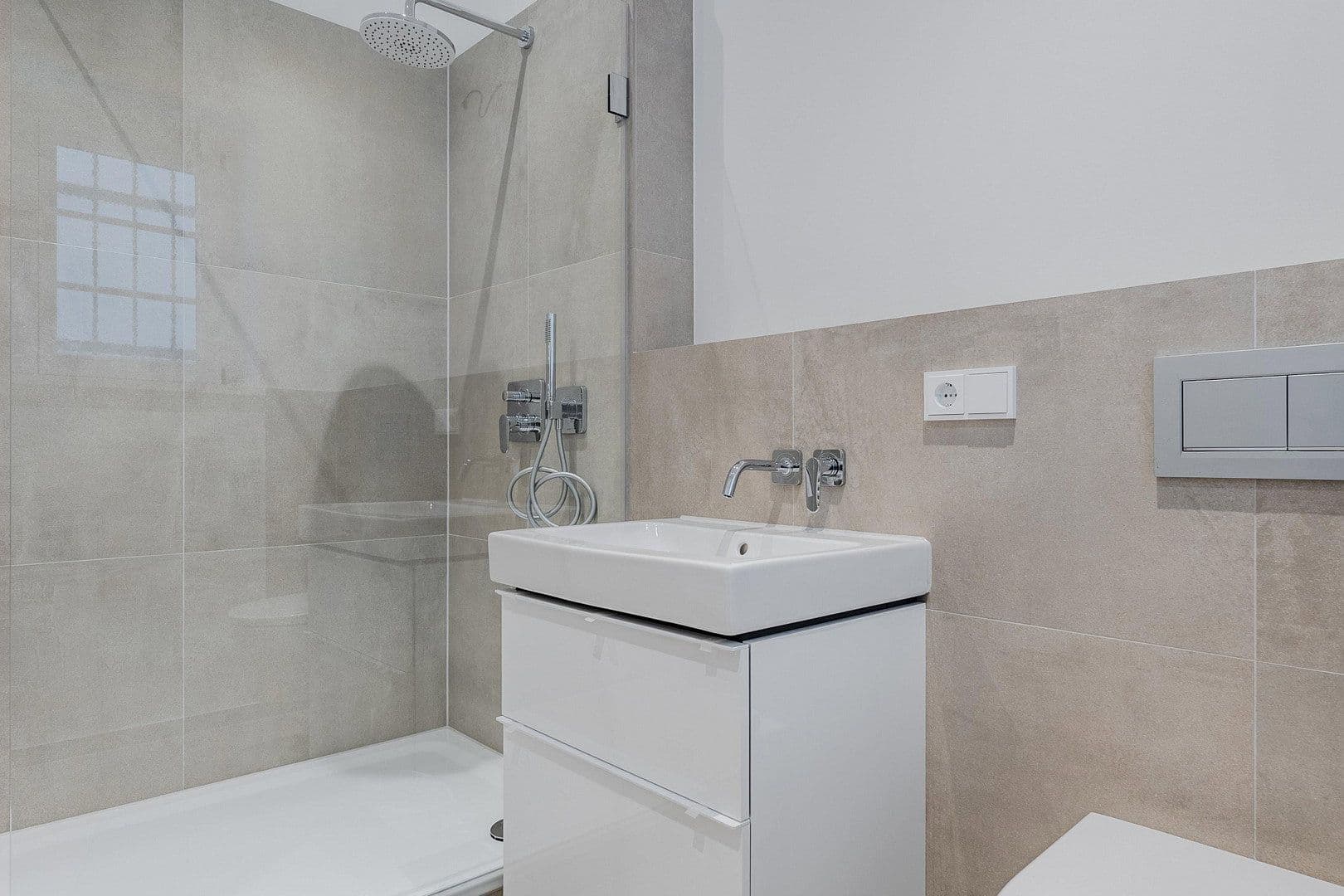 Prodej bytu 4+1 128 m², Düsseldorfer Str. 34, Berlin, Berlín Prodej bytu 4+1 128 m², Düsseldorfer Str. 34, Berlin, Berlín