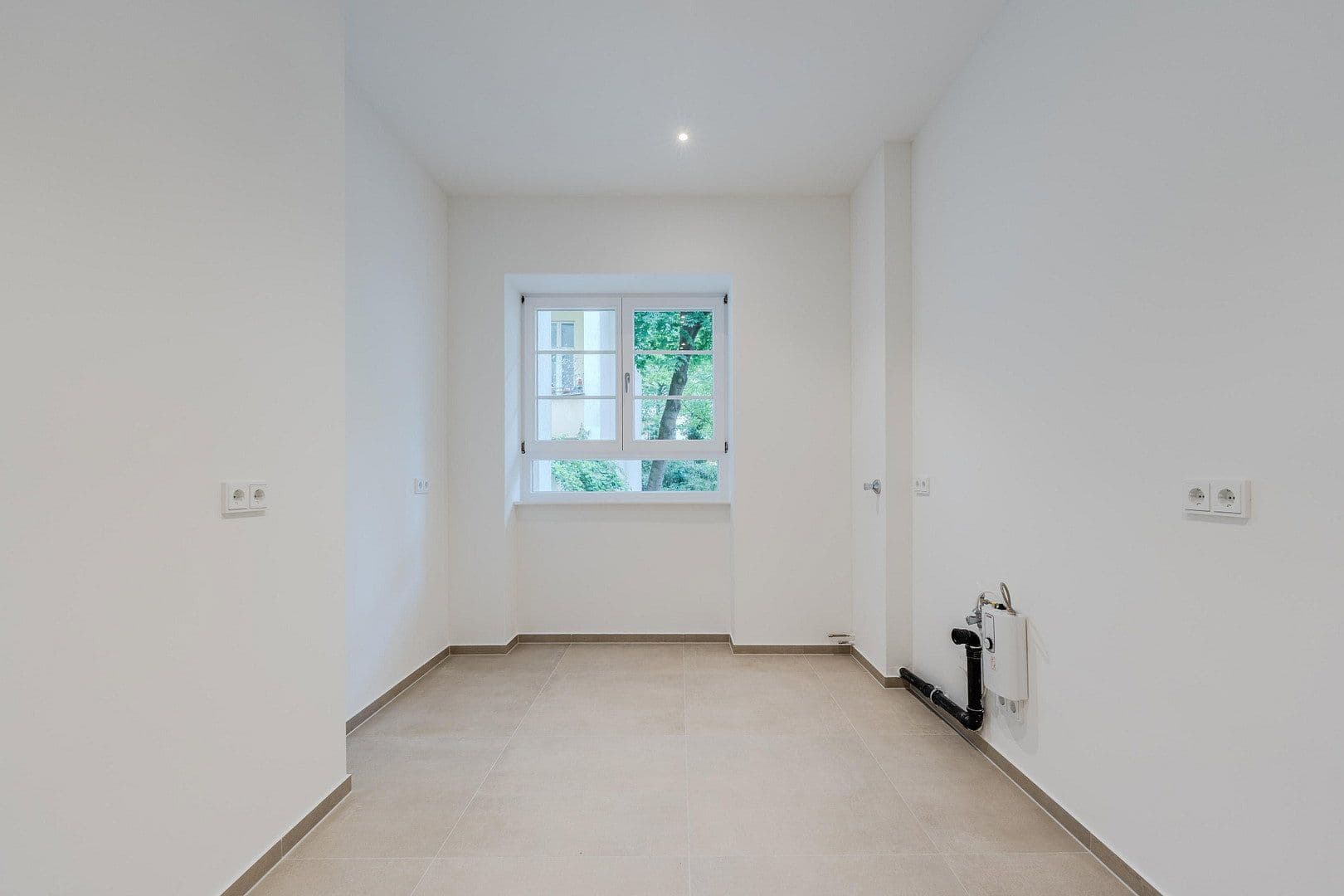 Prodej bytu 4+1 128 m², Düsseldorfer Str. 34, Berlin, Berlín Prodej bytu 4+1 128 m², Düsseldorfer Str. 34, Berlin, Berlín