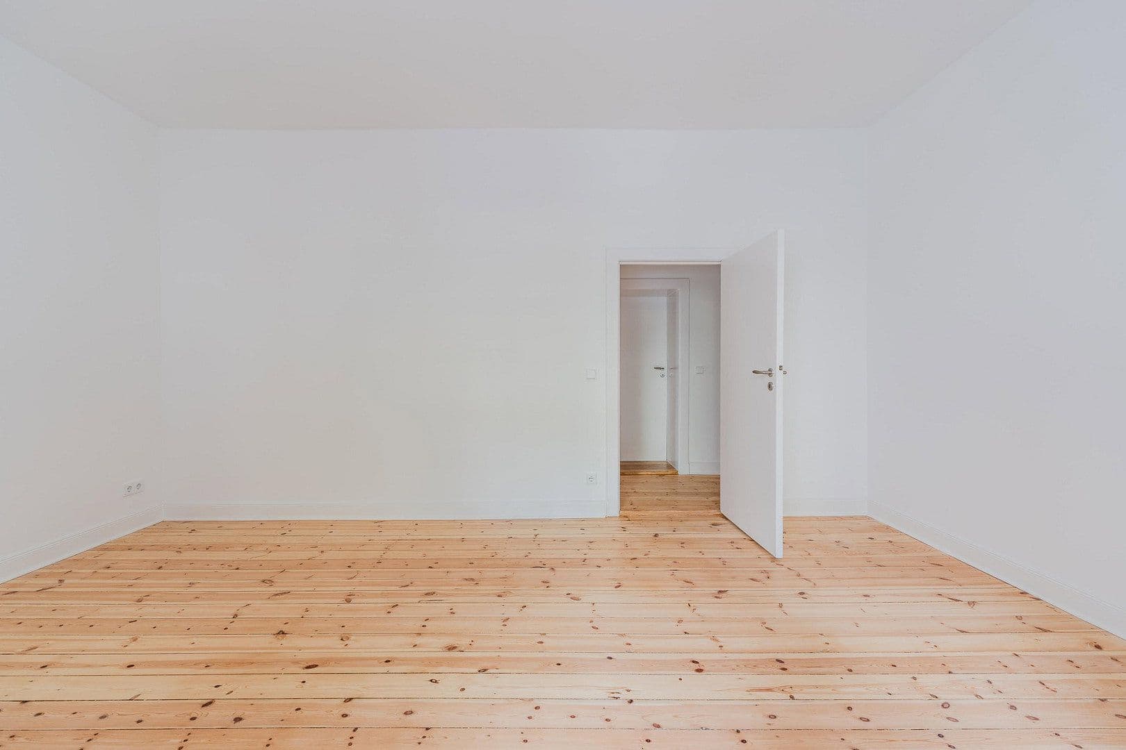 Prodej bytu 4+1 128 m², Düsseldorfer Str. 34, Berlin, Berlín Prodej bytu 4+1 128 m², Düsseldorfer Str. 34, Berlin, Berlín