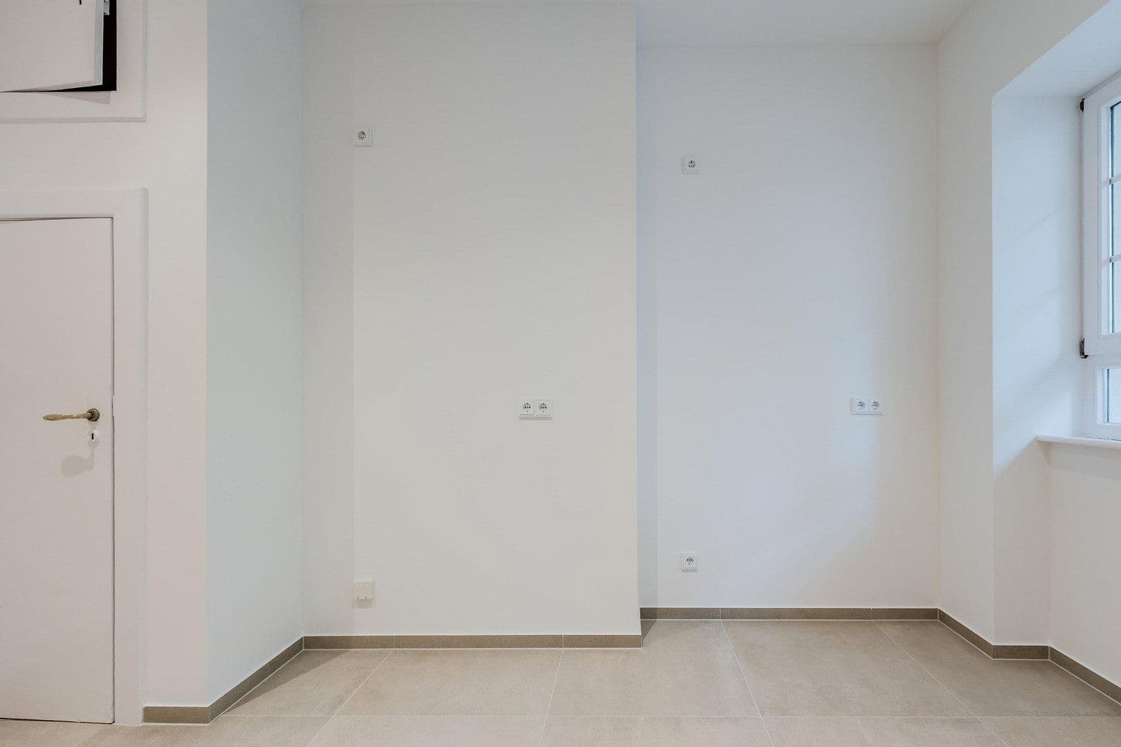 Prodej bytu 4+1 128 m², Düsseldorfer Str. 34, Berlin, Berlín Prodej bytu 4+1 128 m², Düsseldorfer Str. 34, Berlin, Berlín