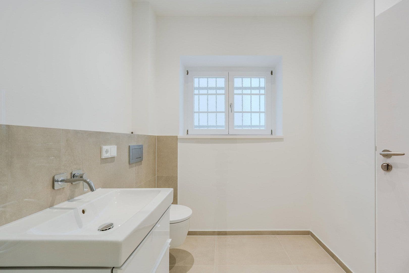 Prodej bytu 4+1 128 m², Düsseldorfer Str. 34, Berlin, Berlín Prodej bytu 4+1 128 m², Düsseldorfer Str. 34, Berlin, Berlín