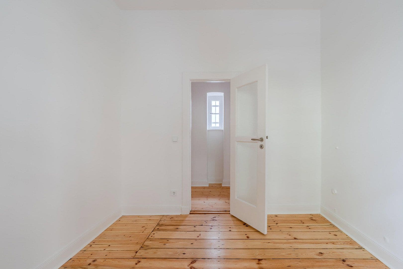Prodej bytu 4+1 128 m², Düsseldorfer Str. 34, Berlin, Berlín Prodej bytu 4+1 128 m², Düsseldorfer Str. 34, Berlin, Berlín