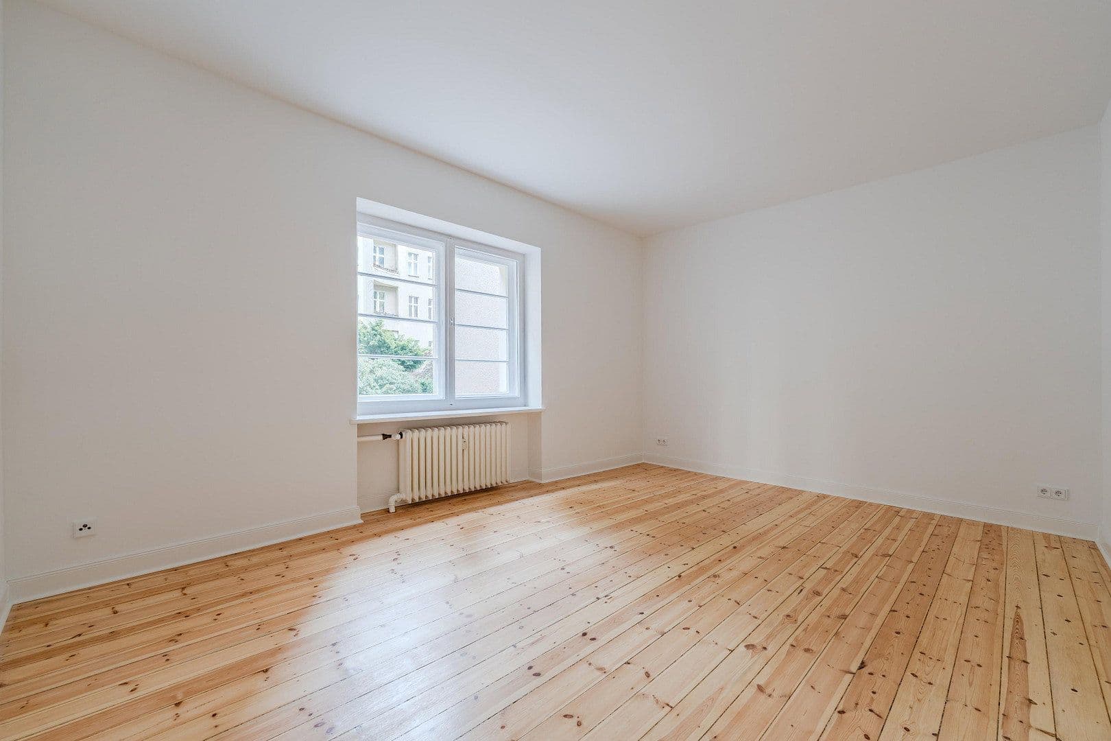 Prodej bytu 4+1 128 m², Düsseldorfer Str. 34, Berlin, Berlín Prodej bytu 4+1 128 m², Düsseldorfer Str. 34, Berlin, Berlín