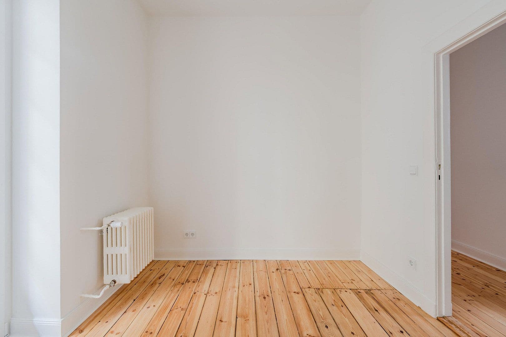 Prodej bytu 4+1 128 m², Düsseldorfer Str. 34, Berlin, Berlín Prodej bytu 4+1 128 m², Düsseldorfer Str. 34, Berlin, Berlín