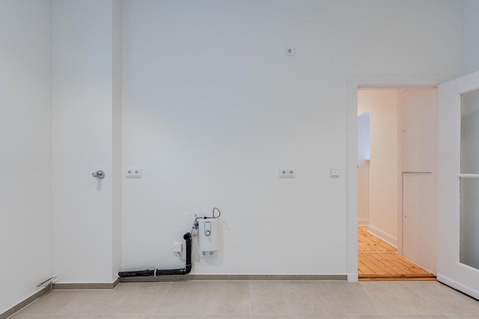 Prodej bytu 4+1 128 m², Düsseldorfer Str. 34, Berlin, Berlín Prodej bytu 4+1 128 m², Düsseldorfer Str. 34, Berlin, Berlín