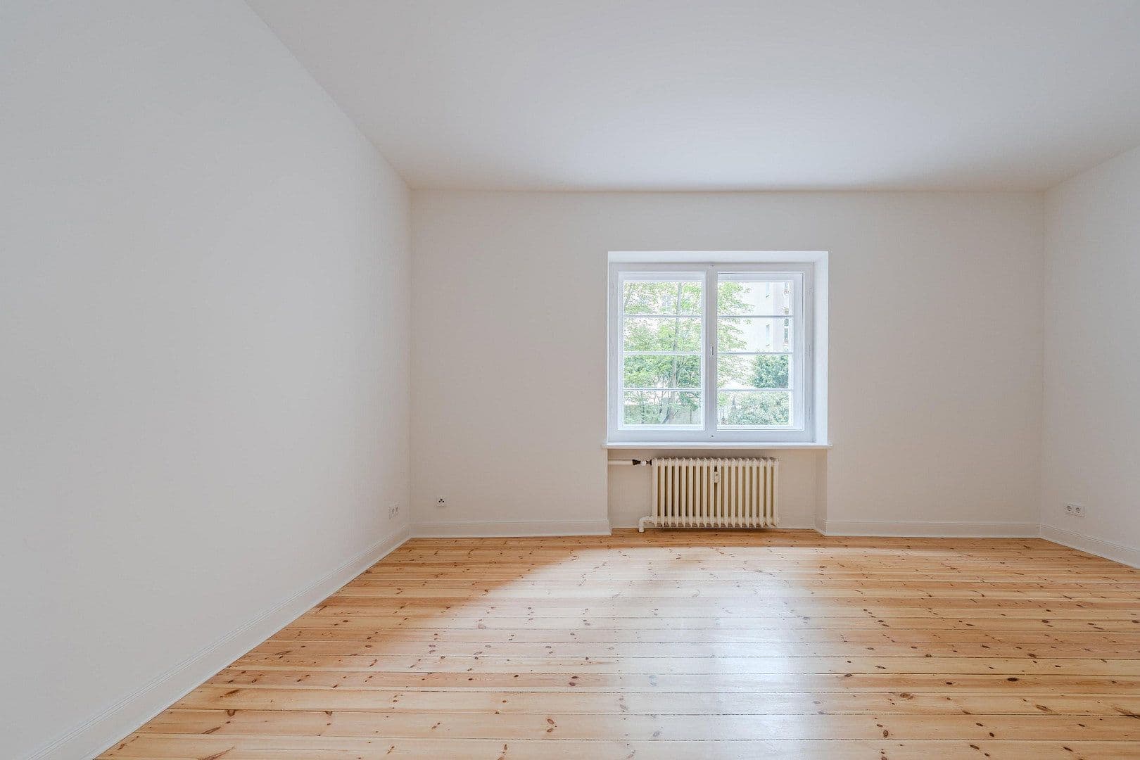 Prodej bytu 4+1 128 m², Düsseldorfer Str. 34, Berlin, Berlín Prodej bytu 4+1 128 m², Düsseldorfer Str. 34, Berlin, Berlín