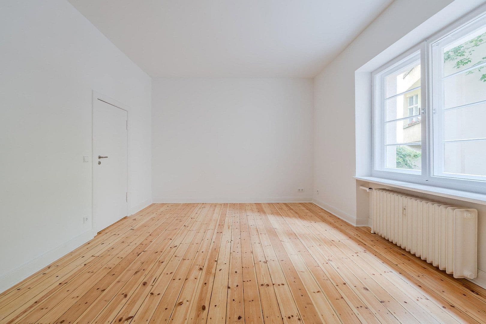 Prodej bytu 4+1 128 m², Düsseldorfer Str. 34, Berlin, Berlín Prodej bytu 4+1 128 m², Düsseldorfer Str. 34, Berlin, Berlín
