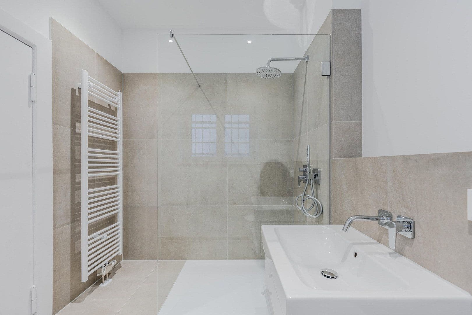Prodej bytu 4+1 128 m², Düsseldorfer Str. 34, Berlin, Berlín Prodej bytu 4+1 128 m², Düsseldorfer Str. 34, Berlin, Berlín