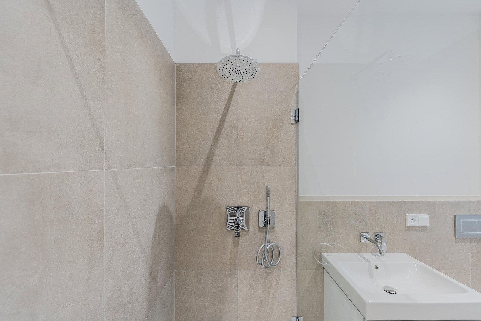 Prodej bytu 4+1 128 m², Düsseldorfer Str. 34, Berlin, Berlín Prodej bytu 4+1 128 m², Düsseldorfer Str. 34, Berlin, Berlín