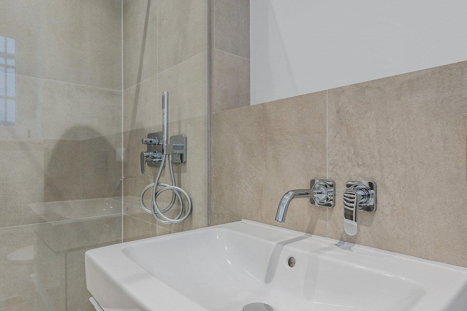 Prodej bytu 4+1 128 m², Düsseldorfer Str. 34, Berlin, Berlín Prodej bytu 4+1 128 m², Düsseldorfer Str. 34, Berlin, Berlín