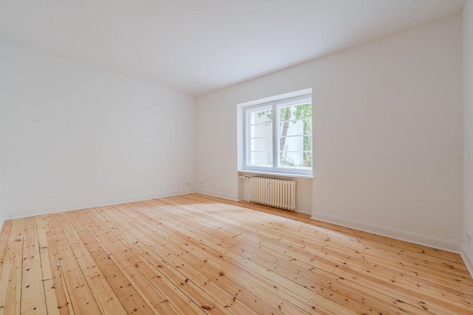 Prodej bytu 4+1 128 m², Düsseldorfer Str. 34, Berlin, Berlín Prodej bytu 4+1 128 m², Düsseldorfer Str. 34, Berlin, Berlín