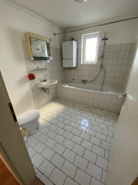 Pronájem bytu 2+1 60 m², Eisfelder Straße 34, Neustadt bei Coburg, Bavorsko Pronájem bytu 2+1 60 m², Eisfelder Straße 34, Neustadt bei Coburg, Bavorsko