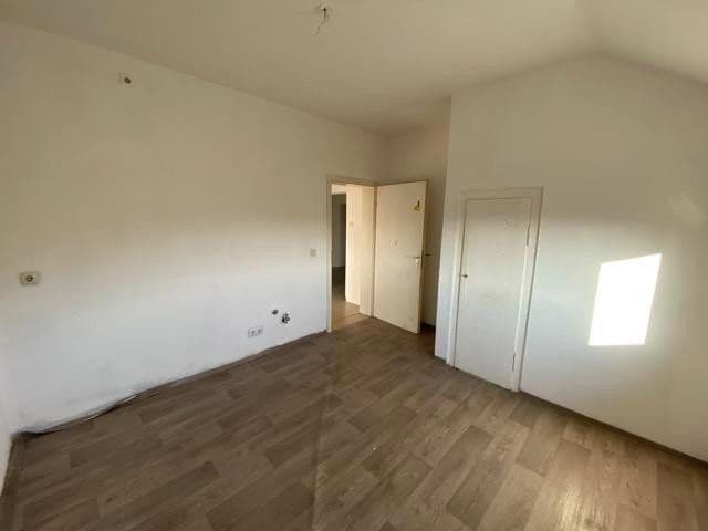 Pronájem bytu 4+1 110 m², Eisfelder Straße 34, Neustadt bei Coburg, Bavorsko Pronájem bytu 4+1 110 m², Eisfelder Straße 34, Neustadt bei Coburg, Bavorsko
