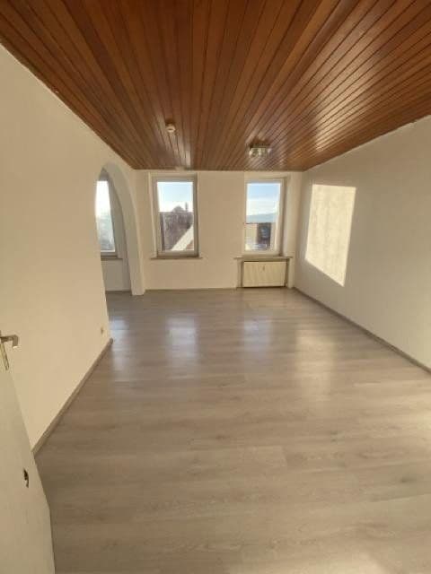 Pronájem bytu 4+1 110 m², Eisfelder Straße 34, Neustadt bei Coburg, Bavorsko Pronájem bytu 4+1 110 m², Eisfelder Straße 34, Neustadt bei Coburg, Bavorsko