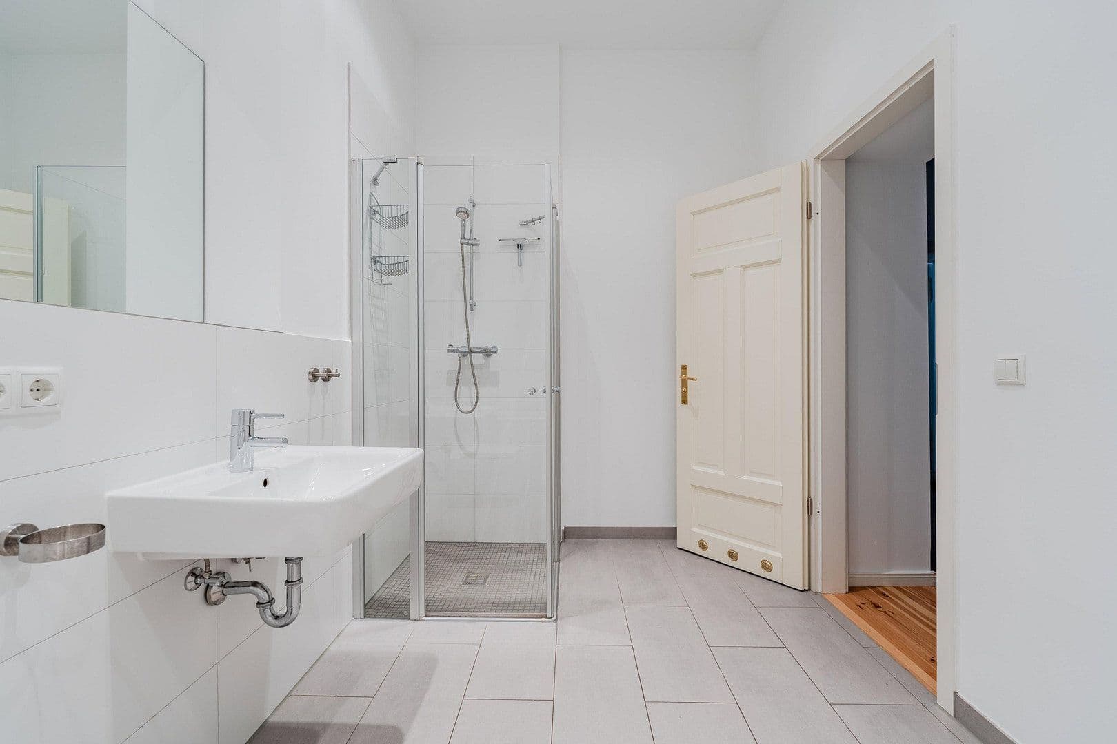 Prodej bytu 4+1 118 m², Düsseldorfer Str. 14, Berlin, Berlín Prodej bytu 4+1 118 m², Düsseldorfer Str. 14, Berlin, Berlín