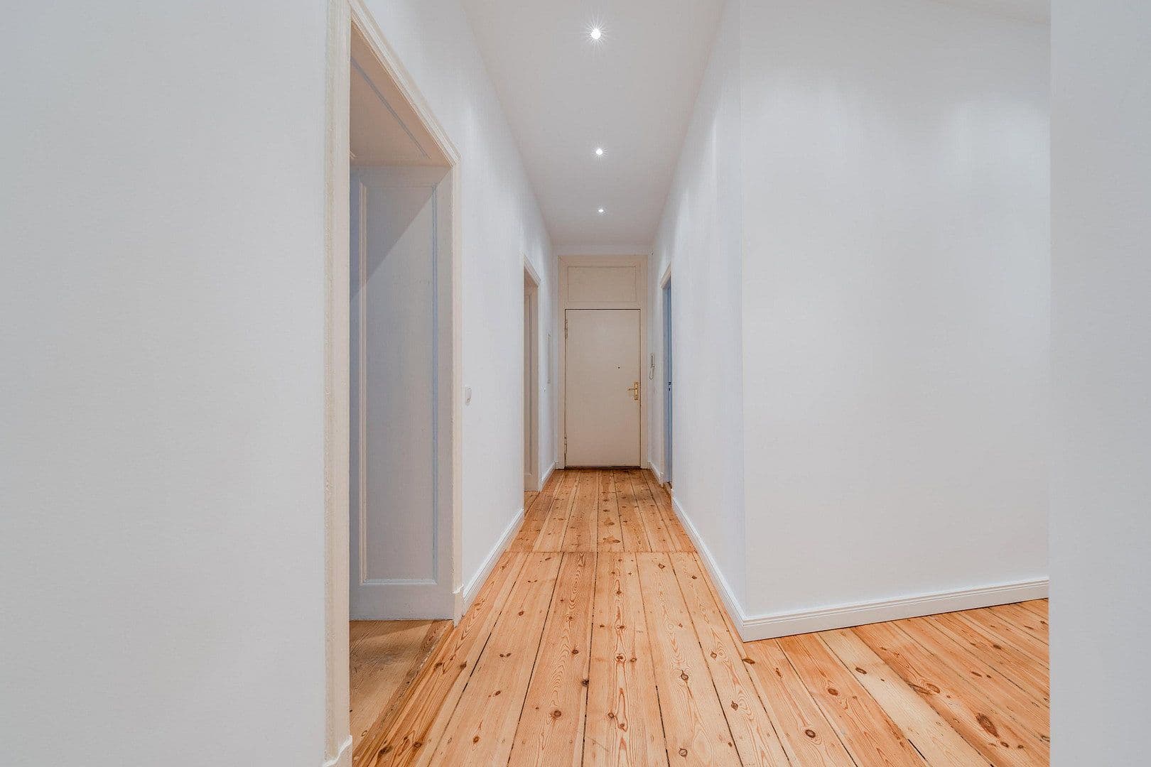 Prodej bytu 4+1 118 m², Düsseldorfer Str. 14, Berlin, Berlín Prodej bytu 4+1 118 m², Düsseldorfer Str. 14, Berlin, Berlín