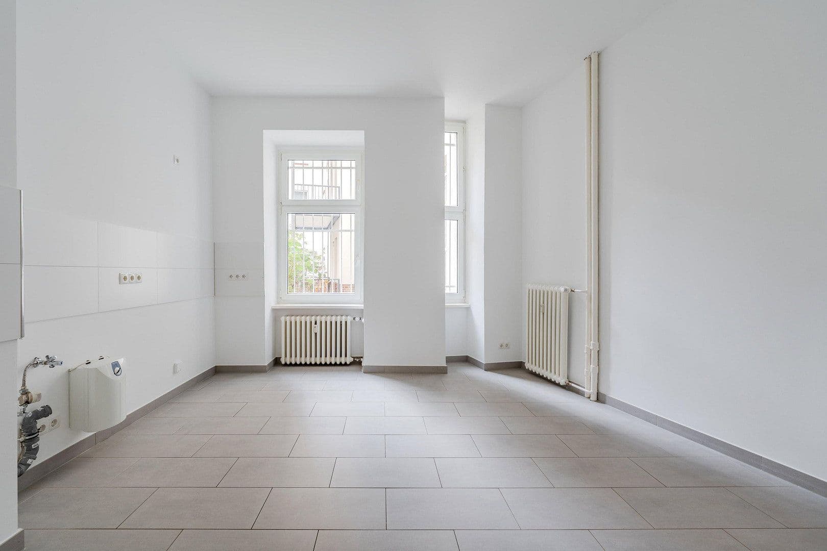 Prodej bytu 4+1 118 m², Düsseldorfer Str. 14, Berlin, Berlín Prodej bytu 4+1 118 m², Düsseldorfer Str. 14, Berlin, Berlín