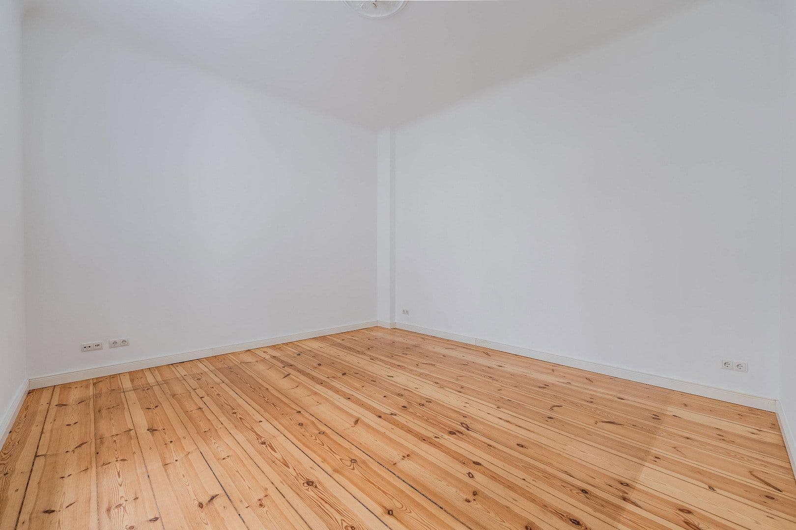 Prodej bytu 4+1 118 m², Düsseldorfer Str. 14, Berlin, Berlín Prodej bytu 4+1 118 m², Düsseldorfer Str. 14, Berlin, Berlín