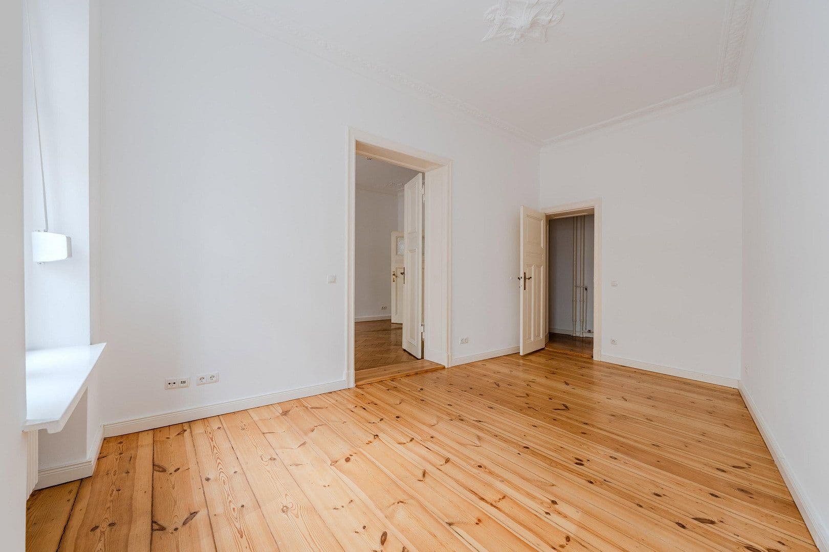 Prodej bytu 4+1 118 m², Düsseldorfer Str. 14, Berlin, Berlín Prodej bytu 4+1 118 m², Düsseldorfer Str. 14, Berlin, Berlín