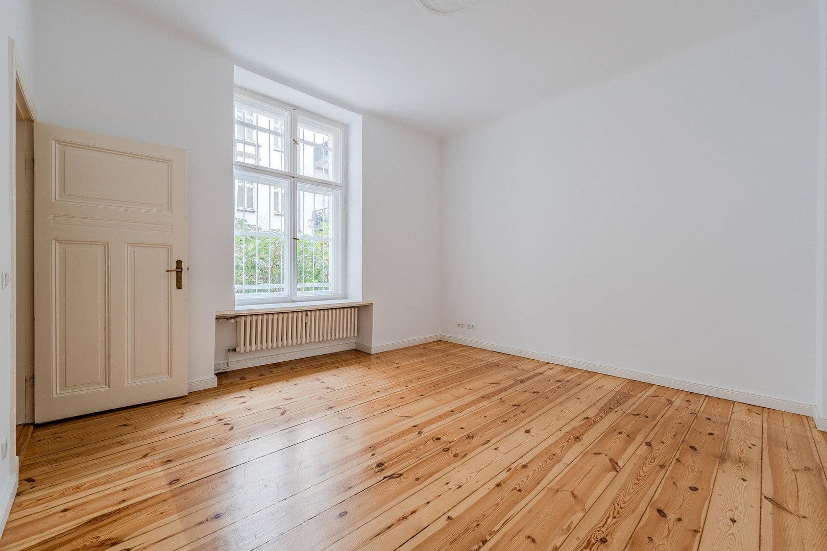 Prodej bytu 4+1 118 m², Düsseldorfer Str. 14, Berlin, Berlín Prodej bytu 4+1 118 m², Düsseldorfer Str. 14, Berlin, Berlín