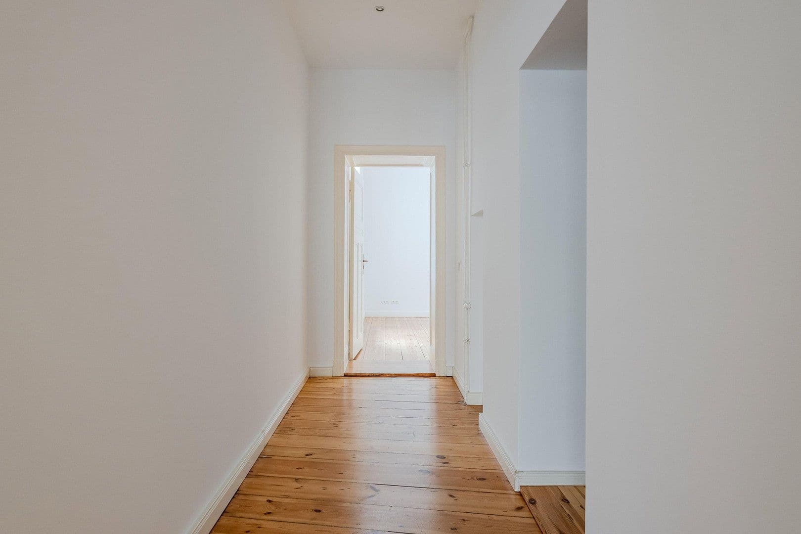 Prodej bytu 4+1 118 m², Düsseldorfer Str. 14, Berlin, Berlín Prodej bytu 4+1 118 m², Düsseldorfer Str. 14, Berlin, Berlín