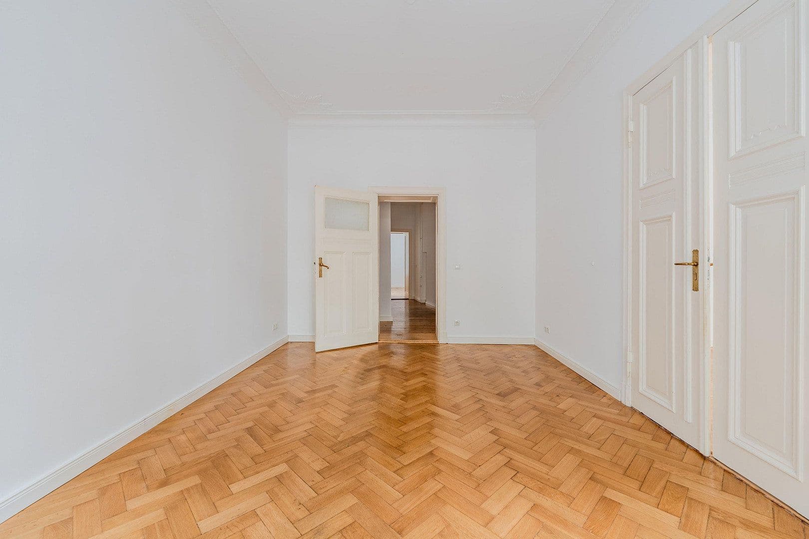 Prodej bytu 4+1 118 m², Düsseldorfer Str. 14, Berlin, Berlín Prodej bytu 4+1 118 m², Düsseldorfer Str. 14, Berlin, Berlín