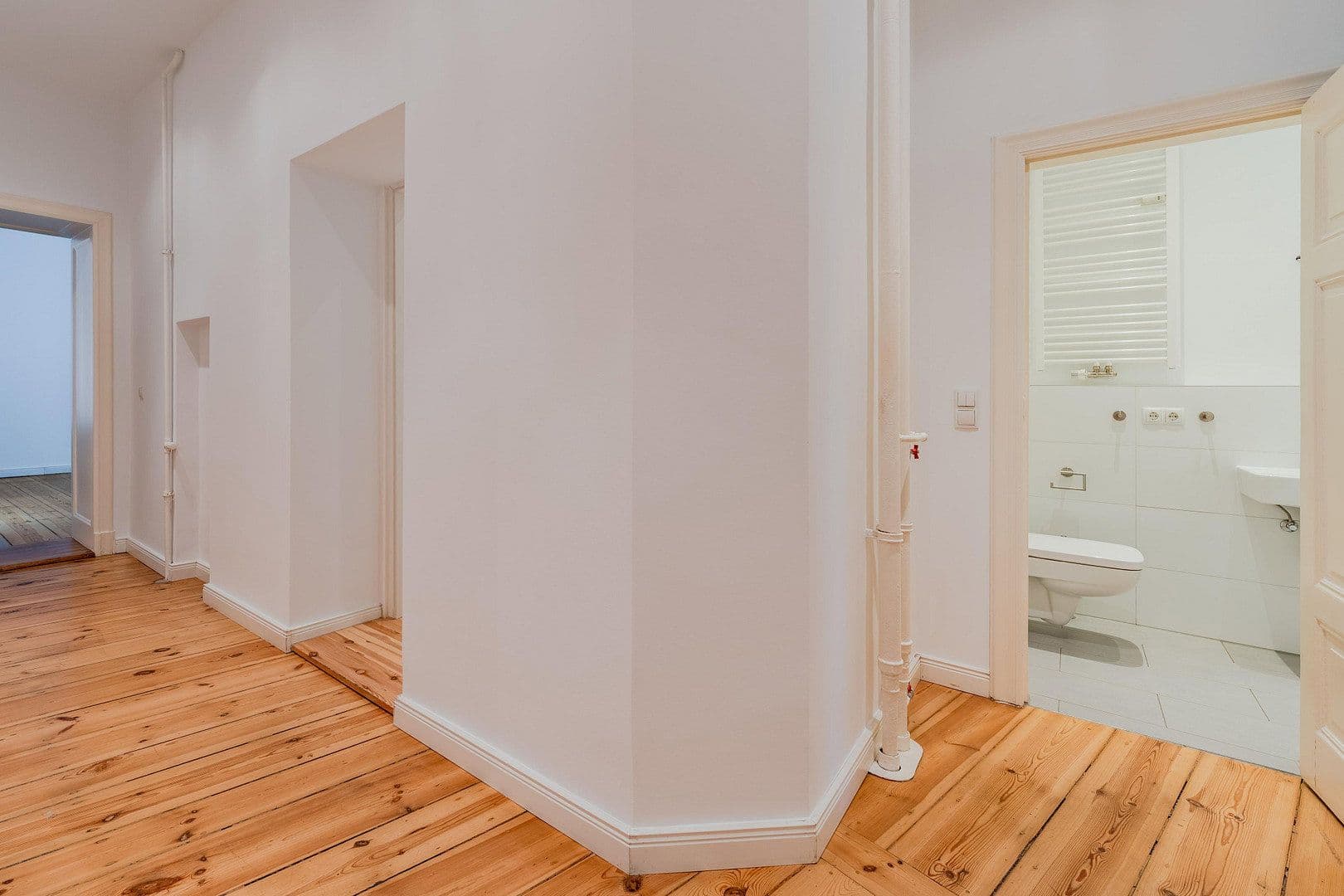Prodej bytu 4+1 118 m², Düsseldorfer Str. 14, Berlin, Berlín Prodej bytu 4+1 118 m², Düsseldorfer Str. 14, Berlin, Berlín